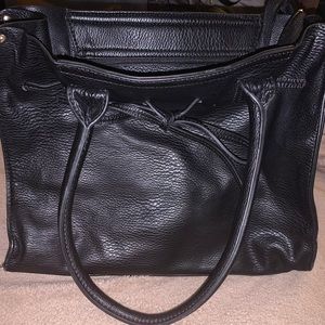Black purse with detachable strap